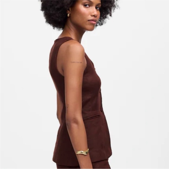 Sleeveless Brown Button-Front Tank Top - Picture 2 of 8